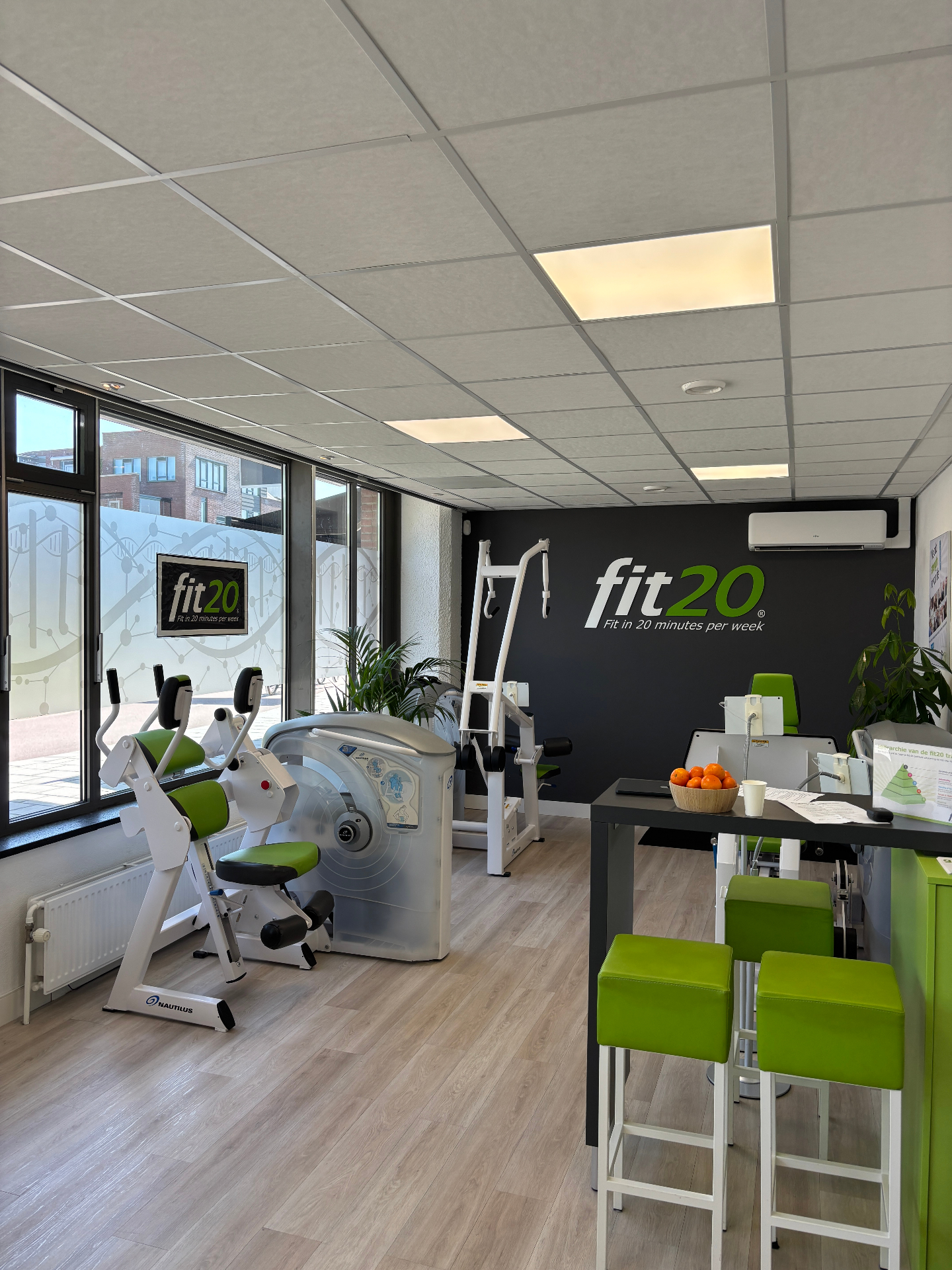 De fit20-studio met persoonlijke trainingsapparatuur